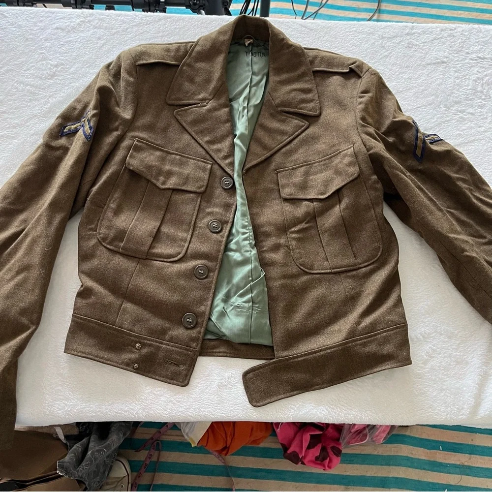 VTG U.S. Army Wool Ike Eisenhower field jacket two-stripe enlisted rank insignia